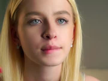 girl
        lunnadew cam image #2295806