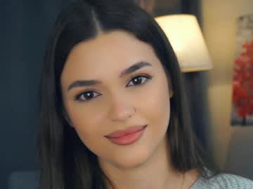 girl
        zarabeamer cam image #2295990